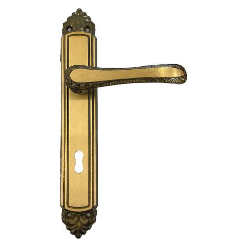 MANIGLIA 'GIGLIO' CON PLACCA Q 8 x 70